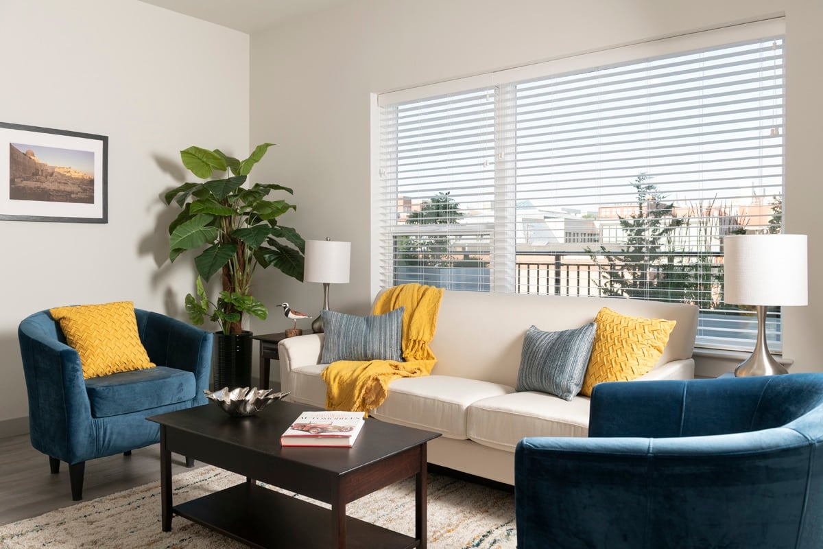 two seniors talking at kitchen table